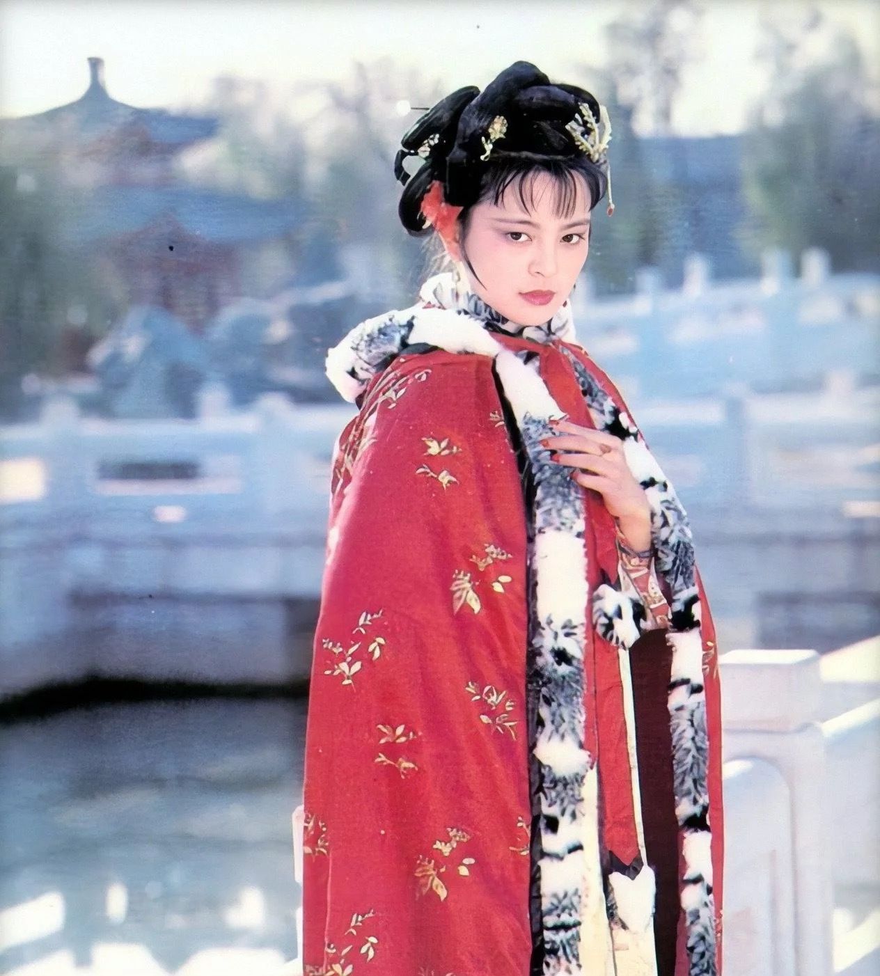 精修87版本演员定妆照,香菱和贾探春的惊艳程度,远超黛玉和宝钗