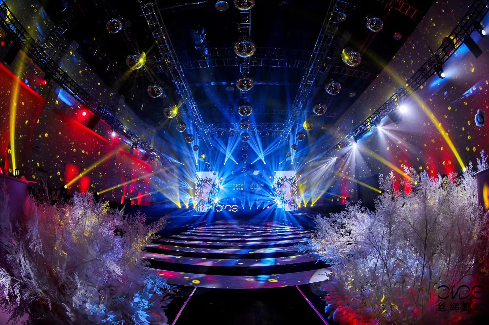 创始人43届洲际小姐大赛深圳赛区指定服装设计师— 星子,芭曲·教堂