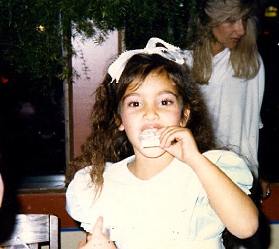 金·卡戴珊童年照大公开,原来名媛小时候长这样!