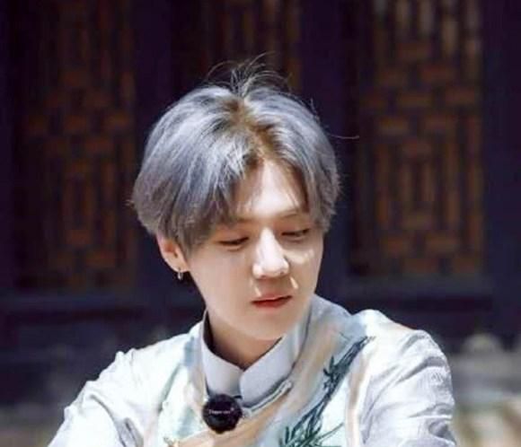 男生中分发型好帅气,李易峰、鹿晗换中分发型美爆了!