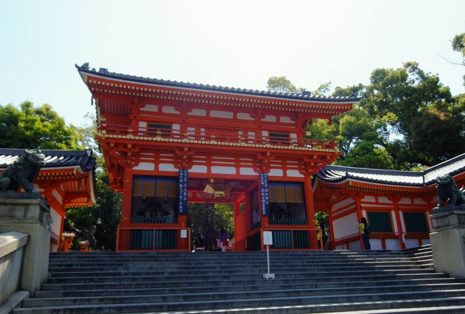 日本独特的神社建筑，带你领略八坂神社的美丽