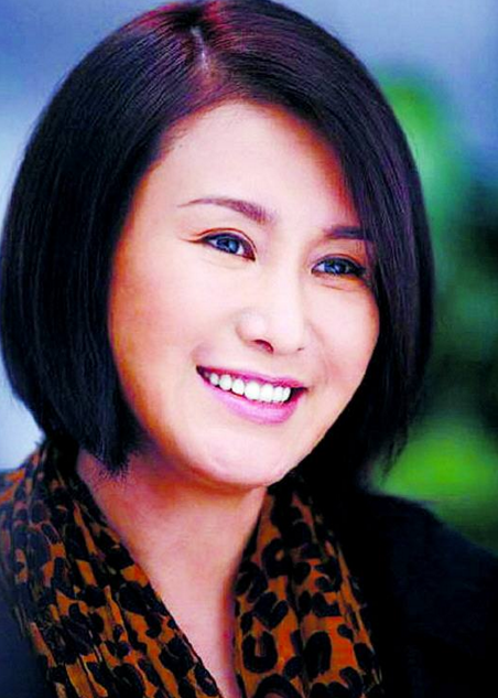 她被称为"最美警花,嫁大23岁知名导演,丈夫去世5年仍单身