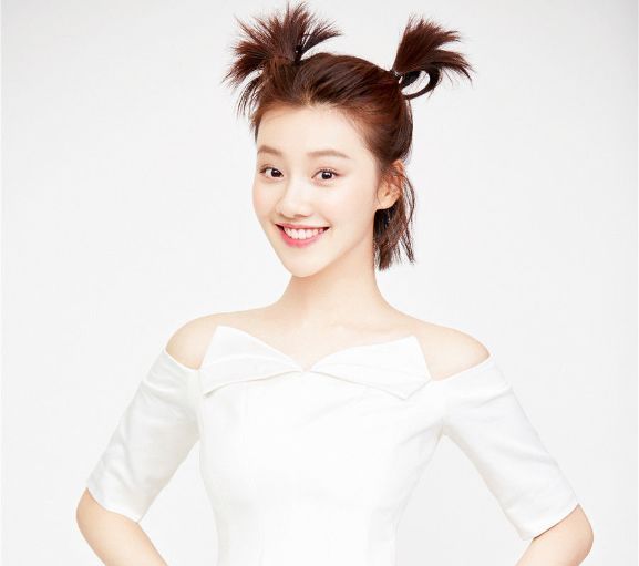 王鹤润以阳光开朗灵动喜感而被称为氧气女神太美了
