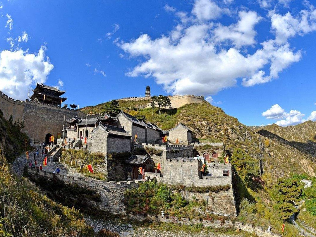 千古兵家要地,以险闻名,有宏伟的古建筑和美丽的自