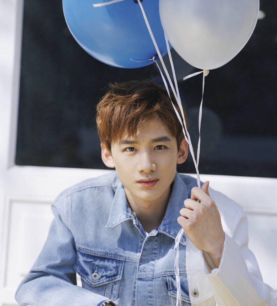 白敬亭,你明明可以靠颜值偏偏要走沙雕路线,宝藏男孩实锤了!