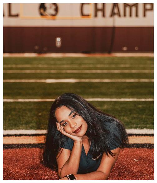 "2019世界小姐"牙买加美女新鲜出炉的一组生活照