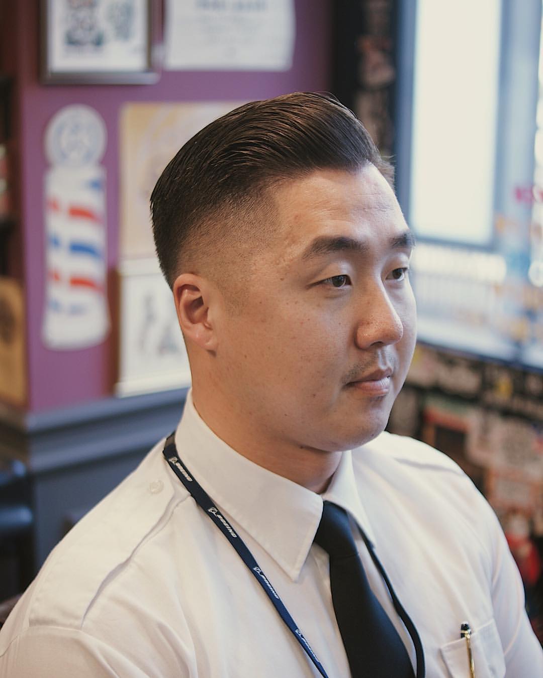 型男经典复古后背头今年很流行