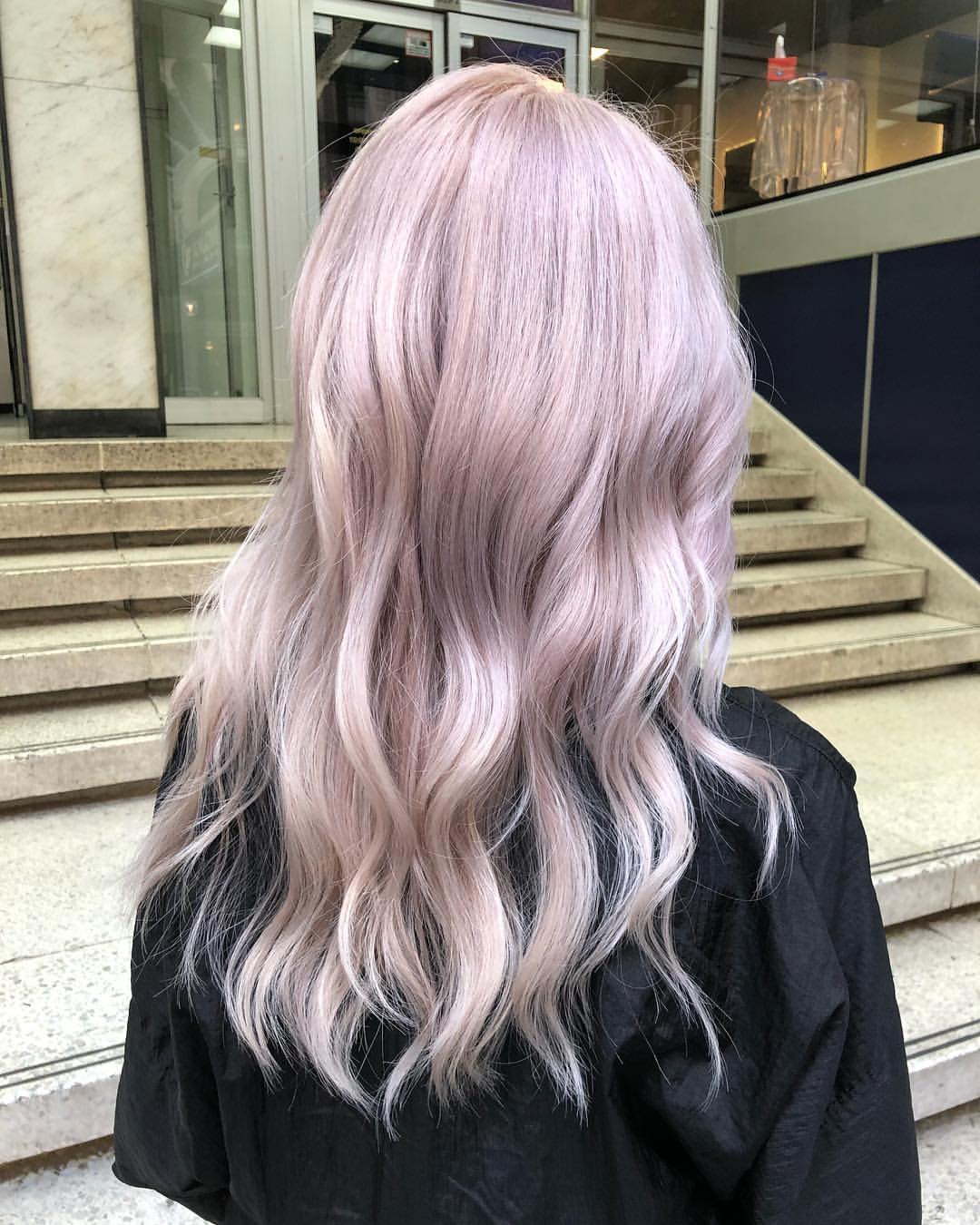 流行的染发款式渐变色的染发透出迷人时尚个性和潮流气息