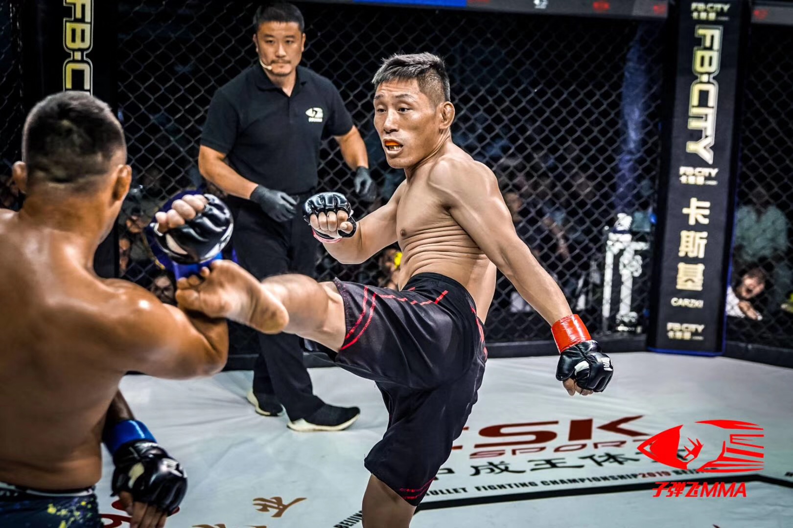 姚红刚战胜居马别克成功复仇!昆仑决·子弹飞格斗赛14期圆满落幕