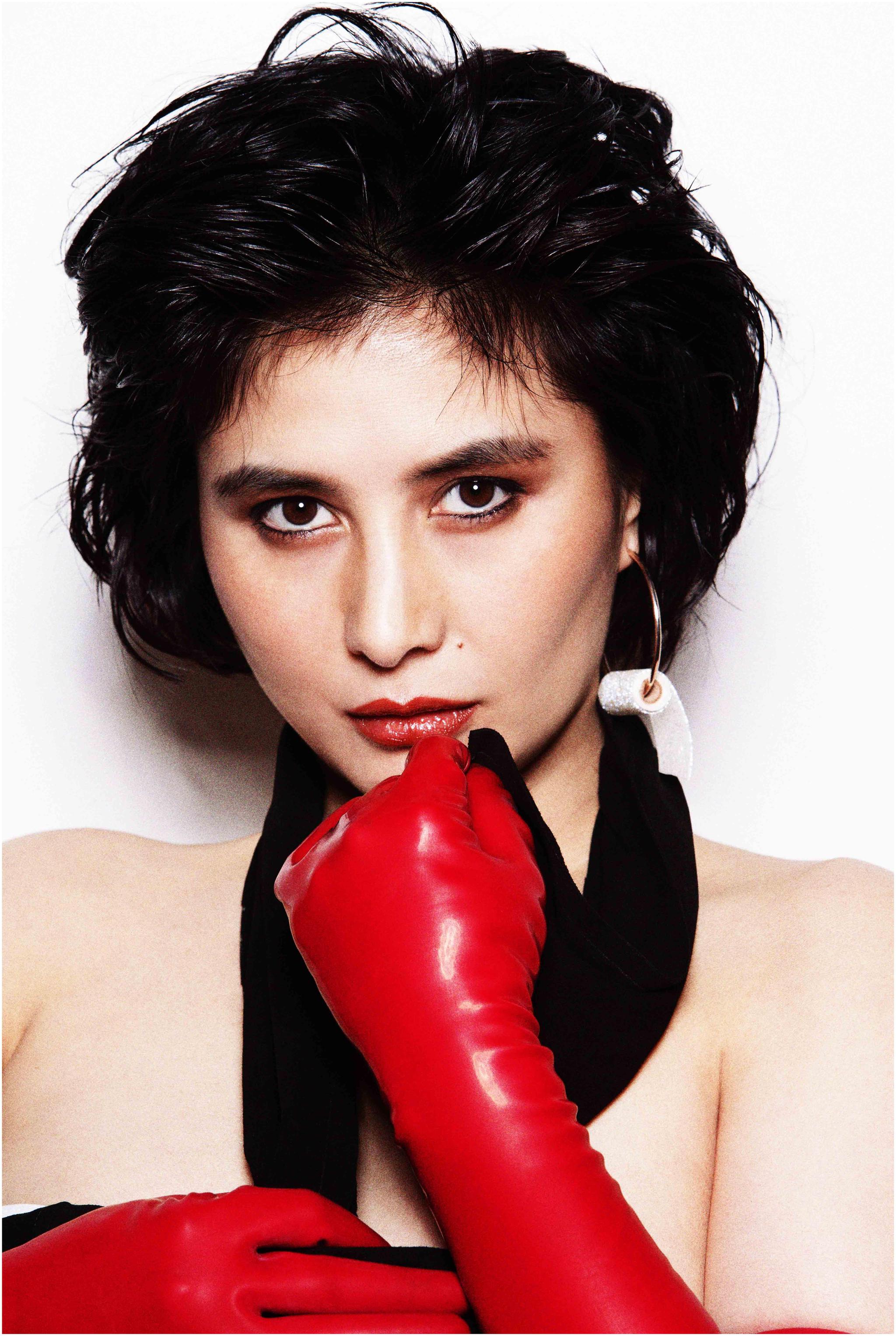 何超仪携手金球影帝强纳森莱斯梅尔演出史诗西片rajah