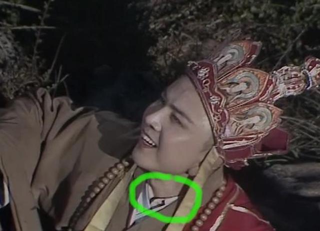 西游记中的穿帮唐僧的时尚白衬衫算什么他的断手简直绝了