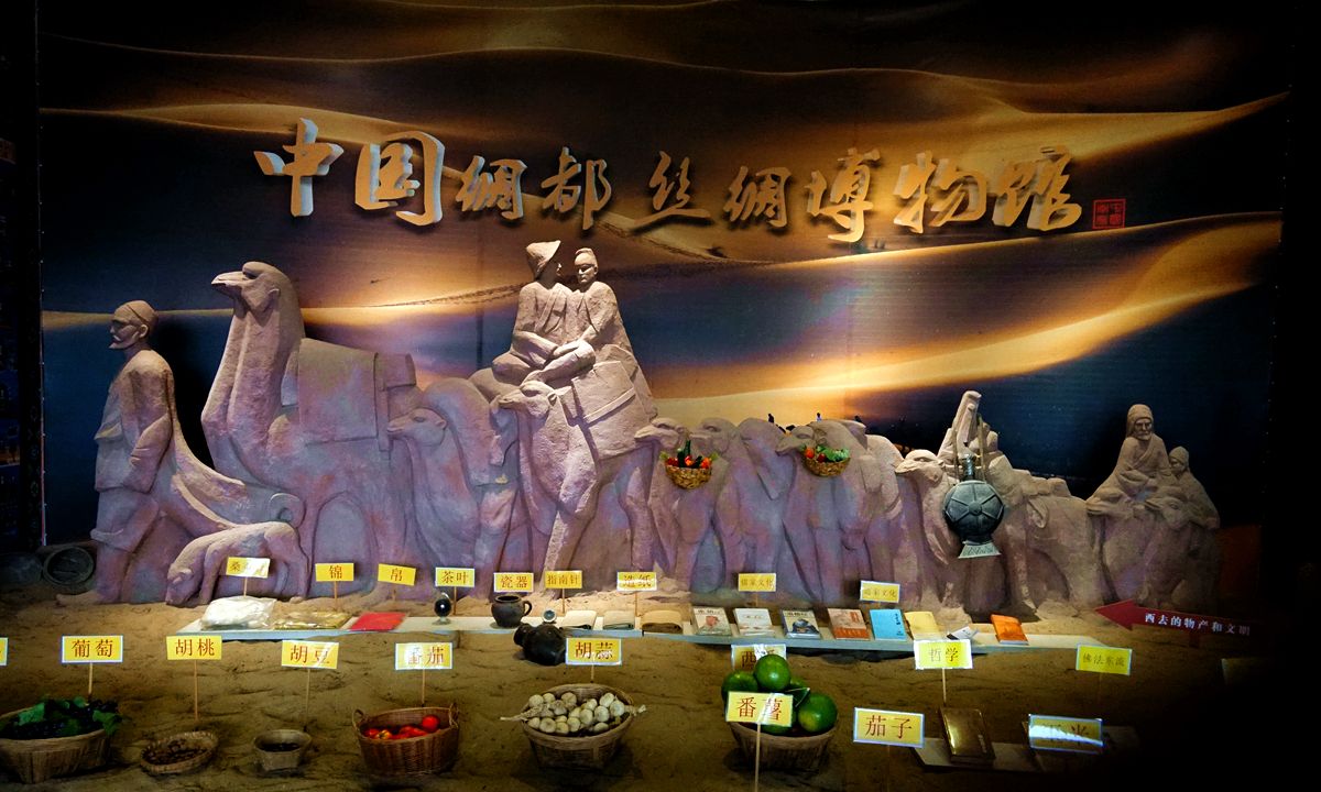 让游客更能从一些实物资料中了解南充历史悠久的丝绸文化