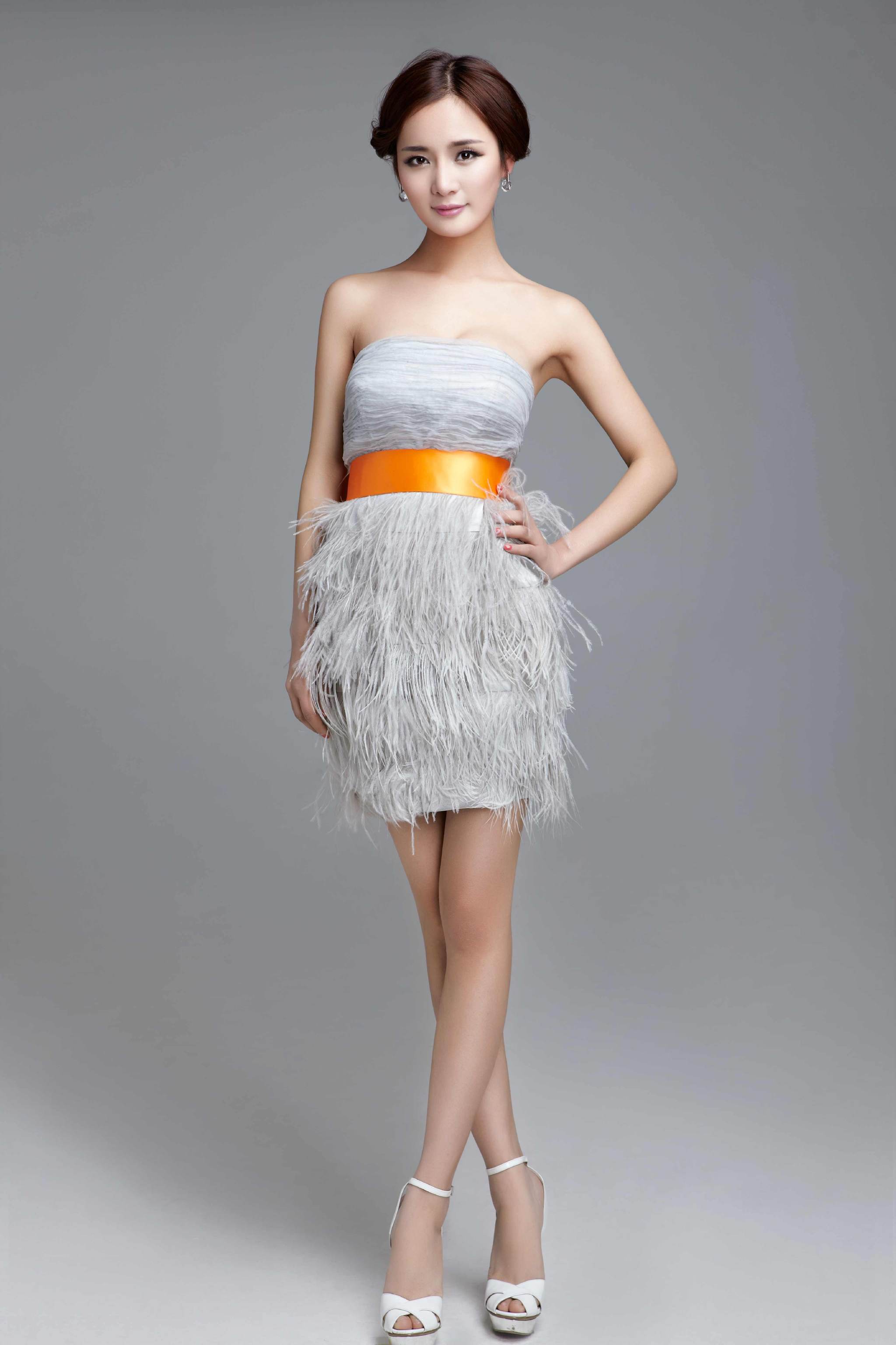 长相酷似杨幂的女明星黎丹