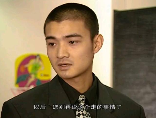 电视剧黑洞中张峰为什么不灭口小芮而是把赵志刚灭口了