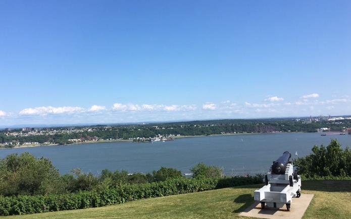 全球最小的岛屿，只有一棵树和一座房，拥有自己的主人！