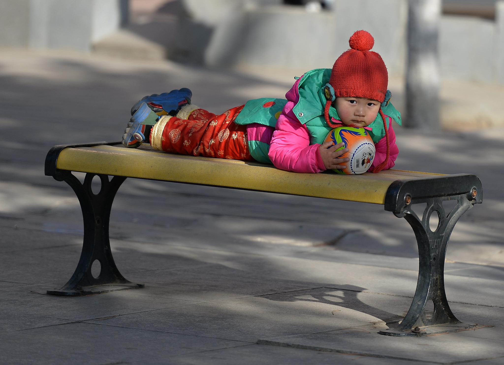 数九天辽宁气温飙升8小孩街头穿开裆裤