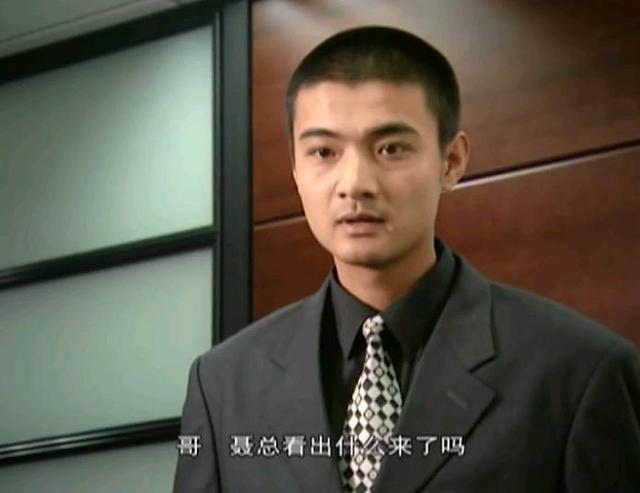 电视剧黑洞中张峰为什么不灭口小芮而是把赵志刚灭口了