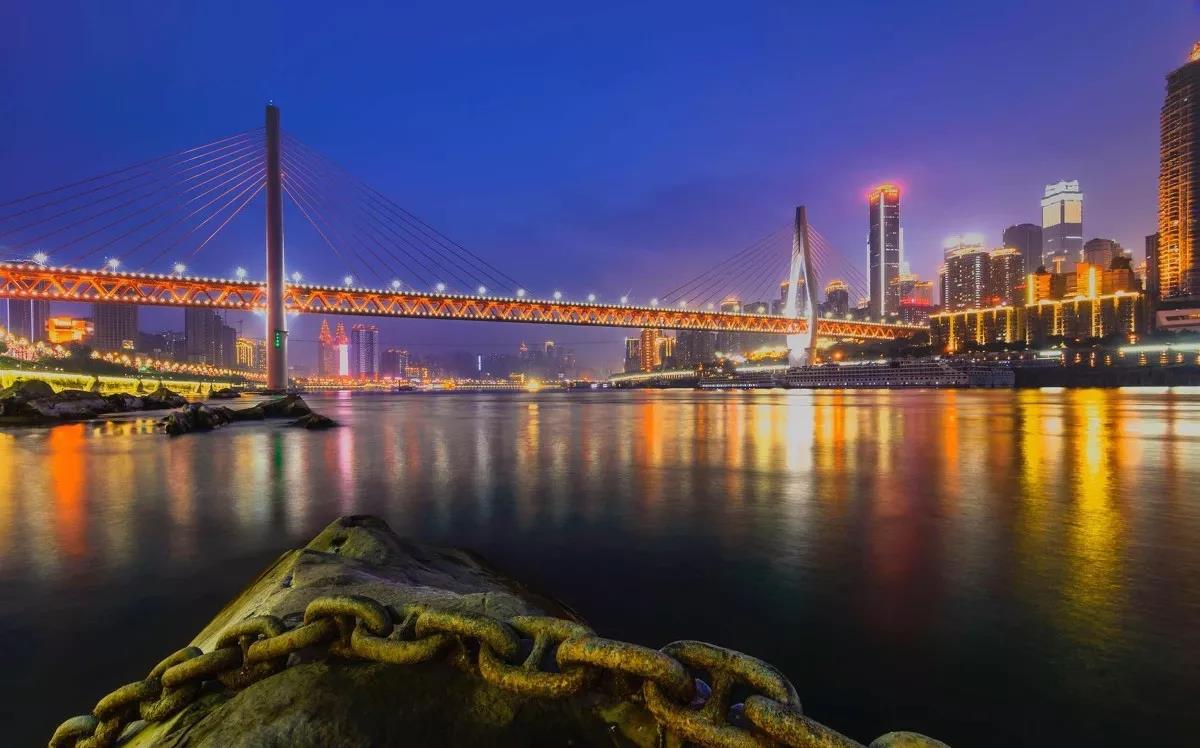 重庆,一个流传八百多年之久的名字,深深地刻在历史长河之中.