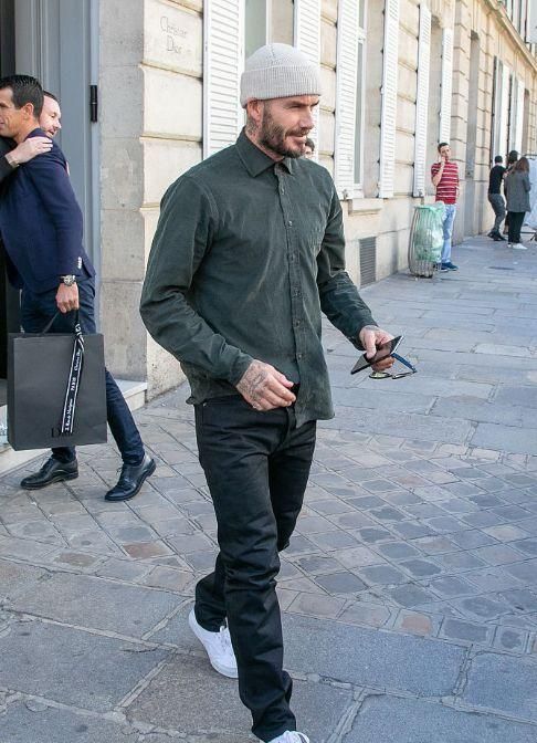 贝克汉姆周末抵达巴黎,阳光下的他满脸胡渣尽显雅痞大叔风范