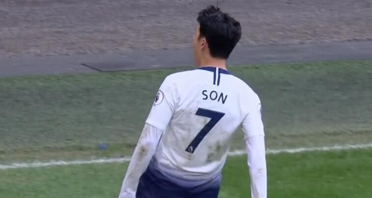 孙兴慜在英超又进球!滑跪庆祝拥抱队友,不愧是亚洲一哥