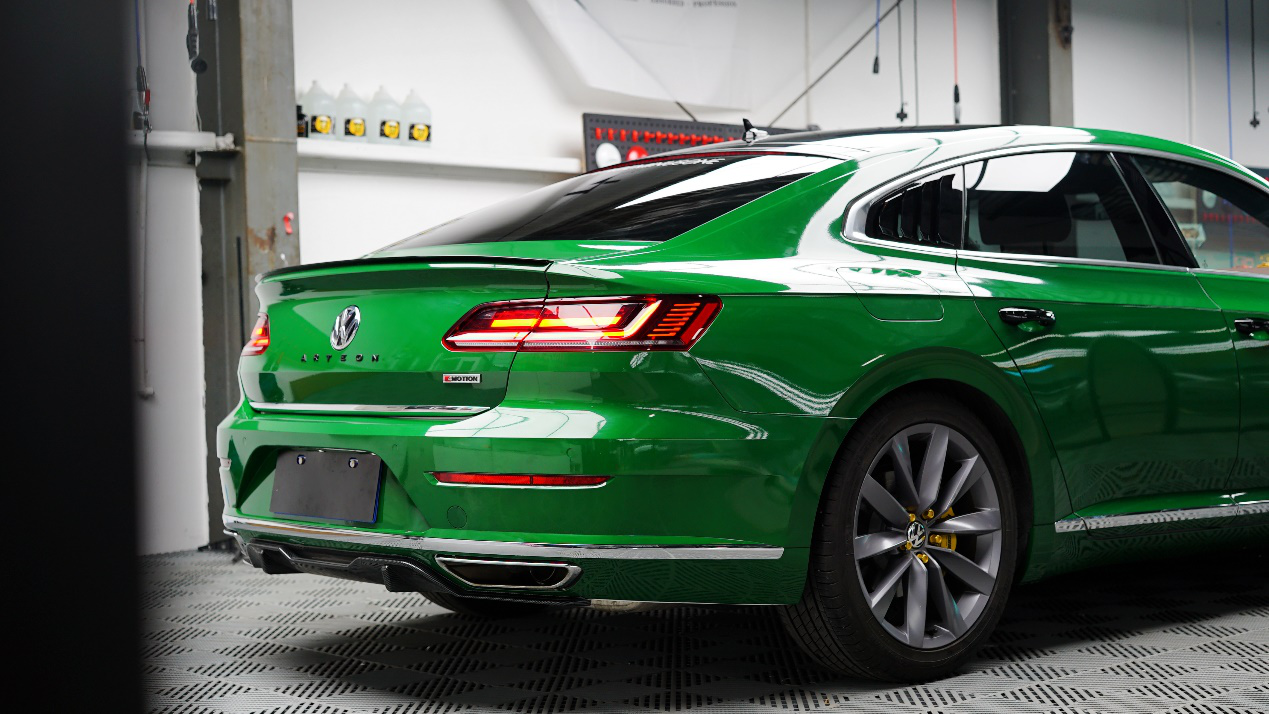 最美的车是大众cc 最美的颜色是爱尔兰绿 两者相遇就这样了