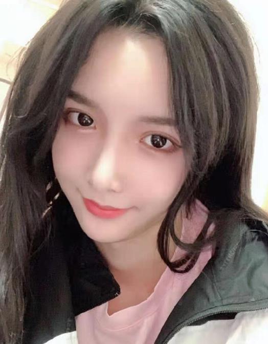 "女装大佬"艾比被喷不像女生?当她扎起高马尾时:是心动的感觉