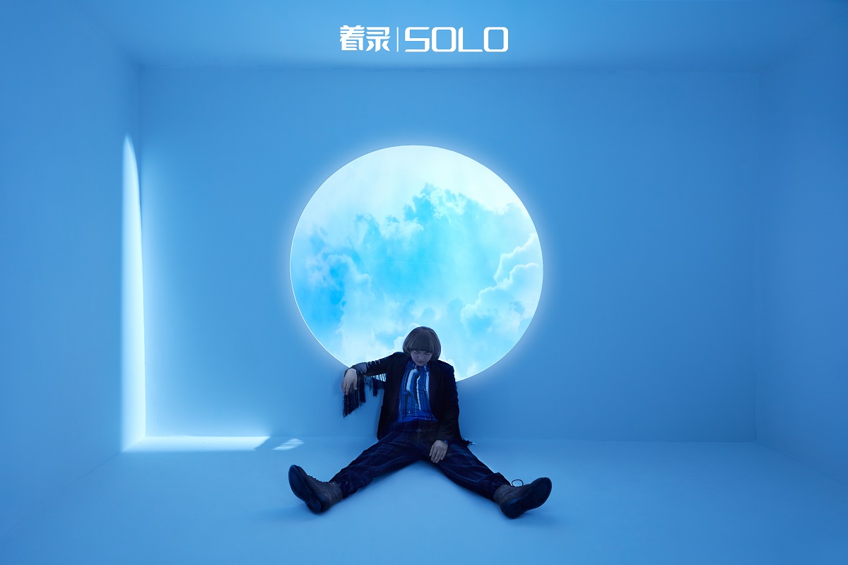 包贝尔长发造型出镜时尚大片 尽显独特有趣灵魂