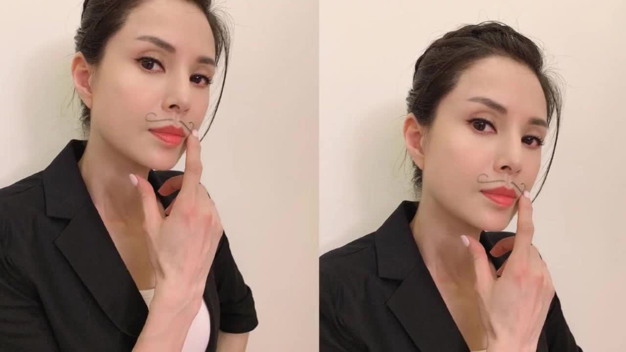 李若彤再现琴操经典造型 手摸假胡子超飒A到不行_新浪新闻