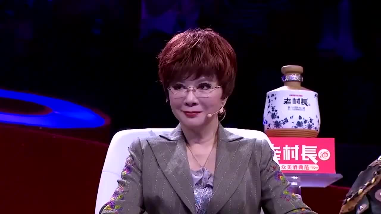青年相声演员一副老艺术家模样,果然不一般,乐坏大兵!