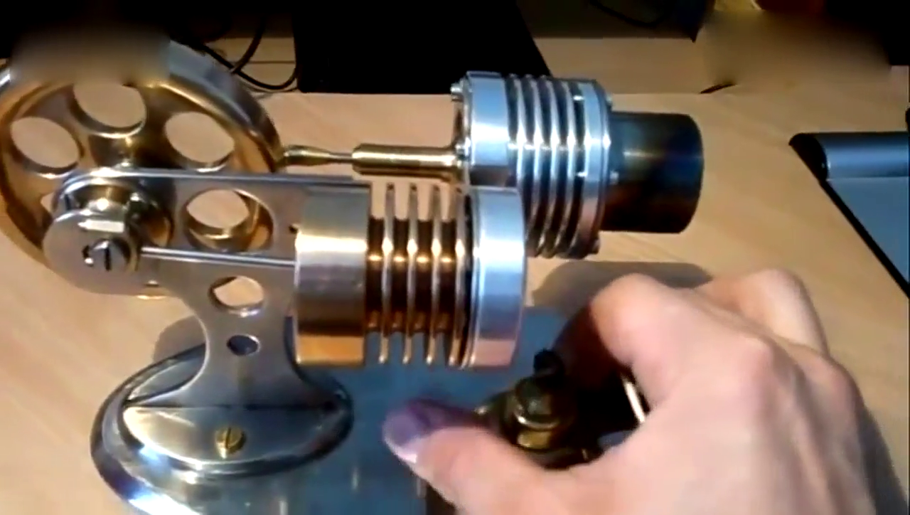 来看看俄罗斯矢量发动机如何让米格29做0半径