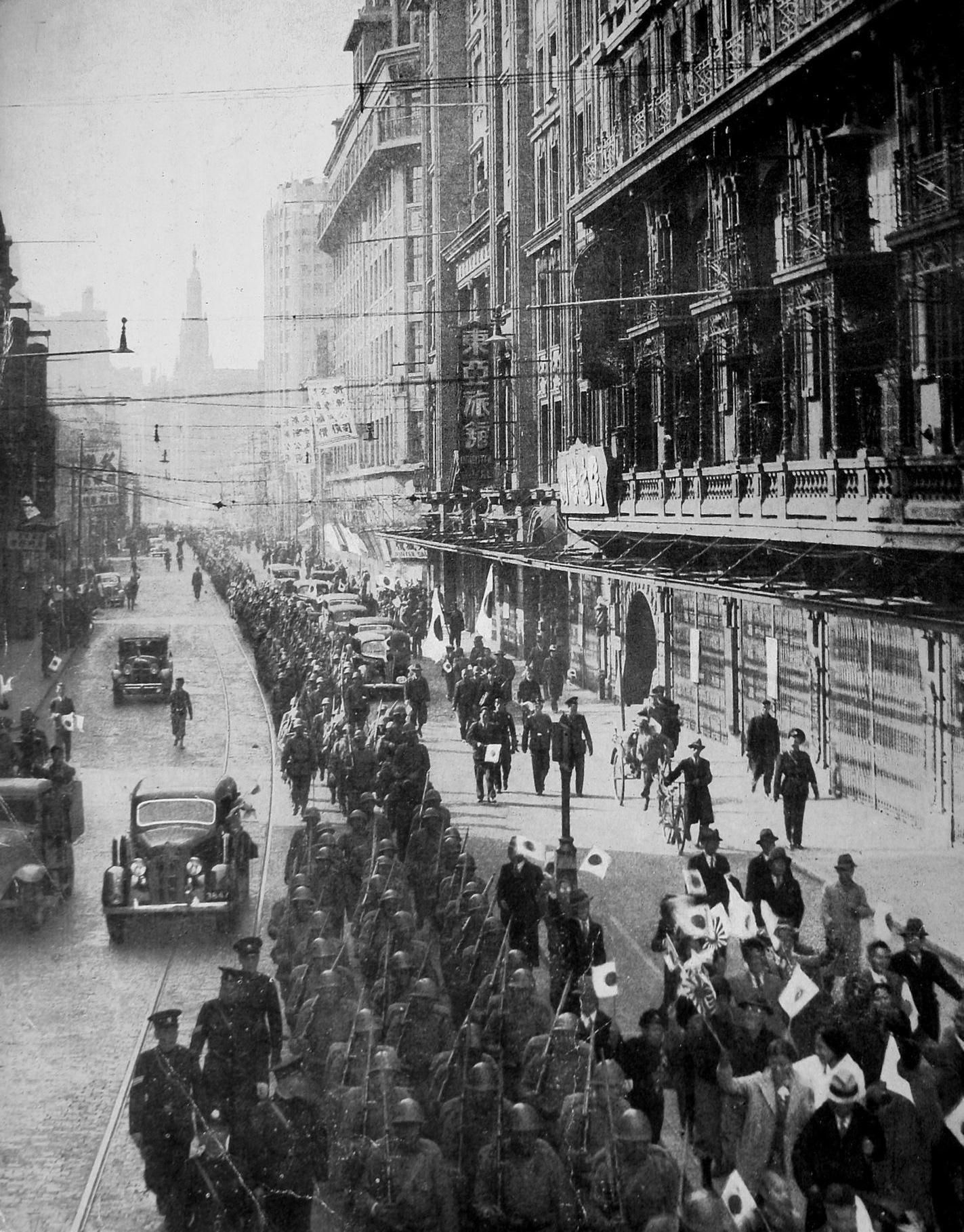 1937年上海南站轰炸惨案 战火中哭泣的婴儿多多