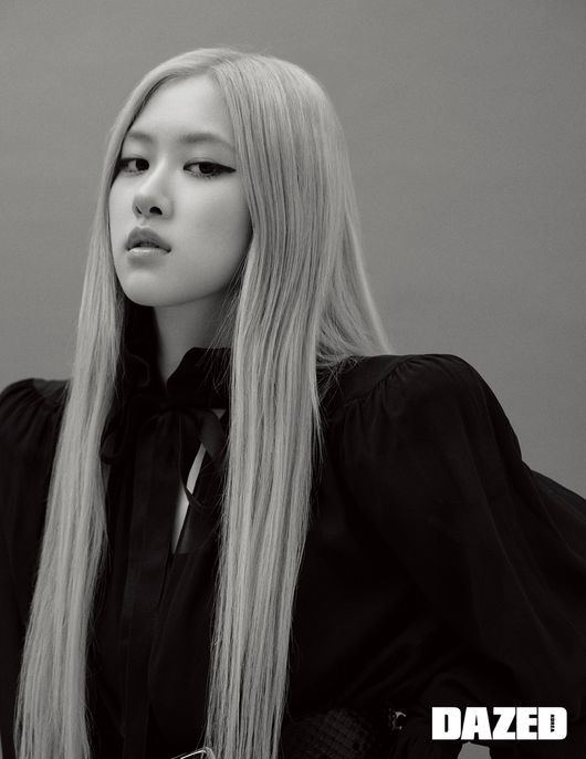 BLACKPINK 朴彩英公开圣罗兰写真集《永远不放弃梦想走下去》