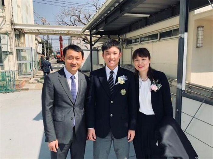 其母亲更希望他考上大学|松平健太|张本智|大学_新浪新闻