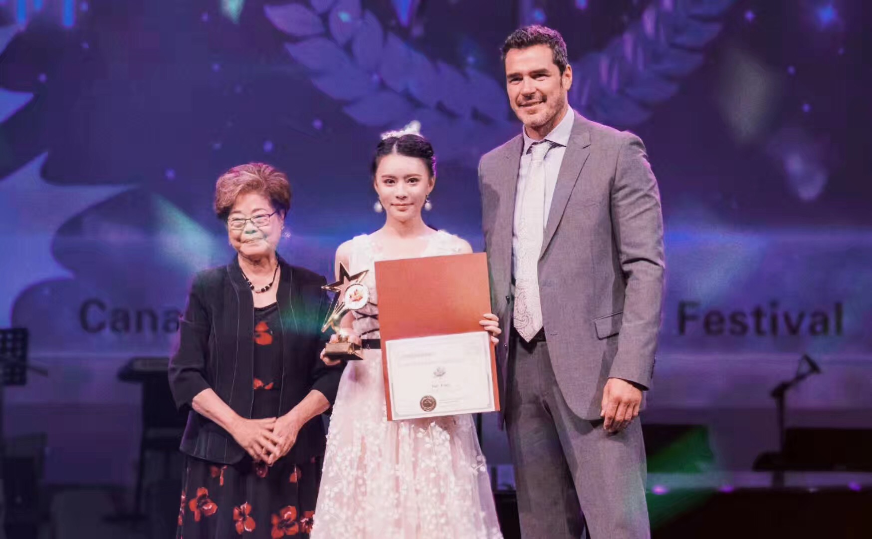 加拿大金枫叶国际电影节闭幕 杨玥《海门深处》获最佳女主角奖项