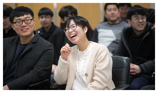 柯洁,如果你有意崔精,现在可以出手,否则她会被姜东润勾走