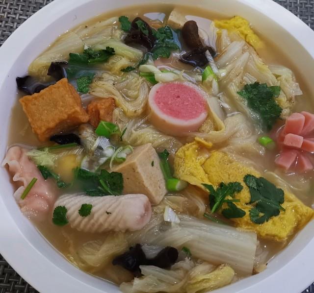 火锅丸子白菜汤,汤鲜味美,好吃极了