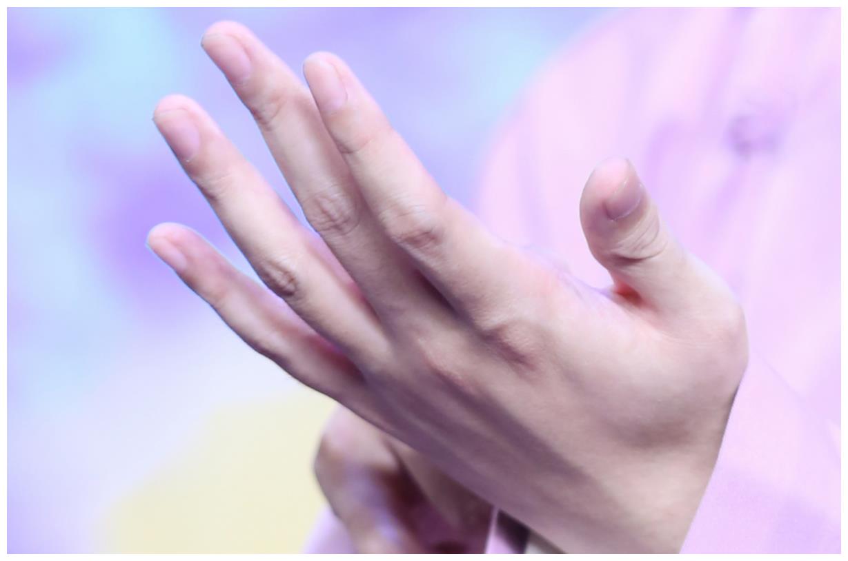 德云社顶流相声演员晒手引发粉丝热议是我不要脸了