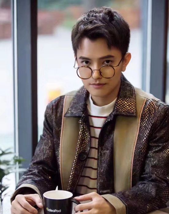 饶威最舍不得删的几张照片,第6张是多少人的壁纸啊!