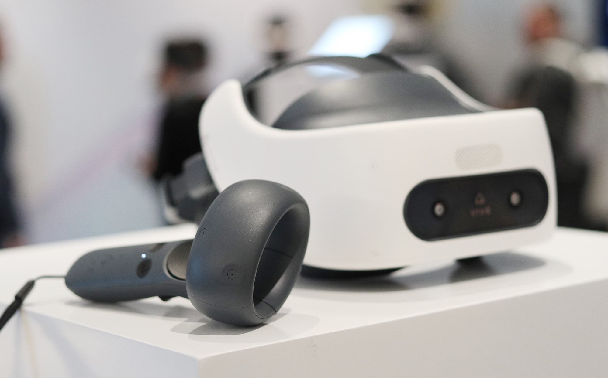 htc发布全球首款双6dof多模式vr一体机vive focus plus__财经头条