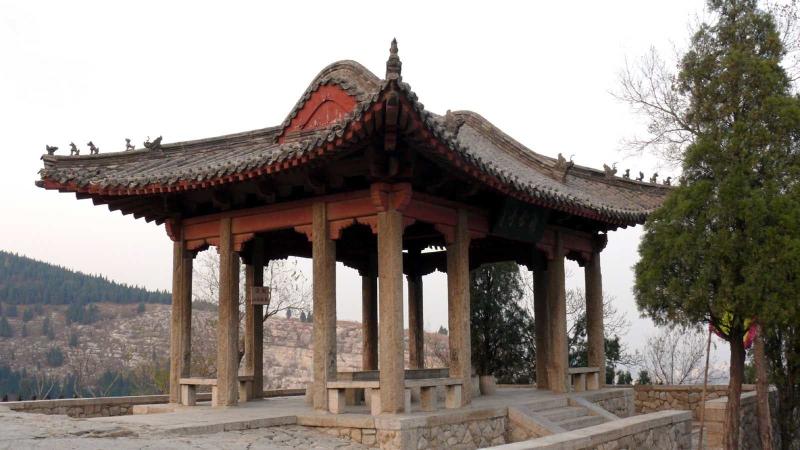 断金亭,当年林冲为接纳晁盖,吴用等七位好汉上山,在此伙并了心胸狭窄