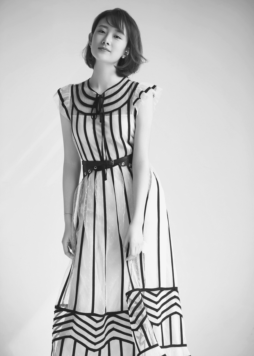 王渊慧最新写真曝光 简约俏皮尽显夏日清凉