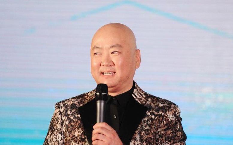 他是春晚小品王,一句话得罪河南观众,如今沦落街头卖艺!