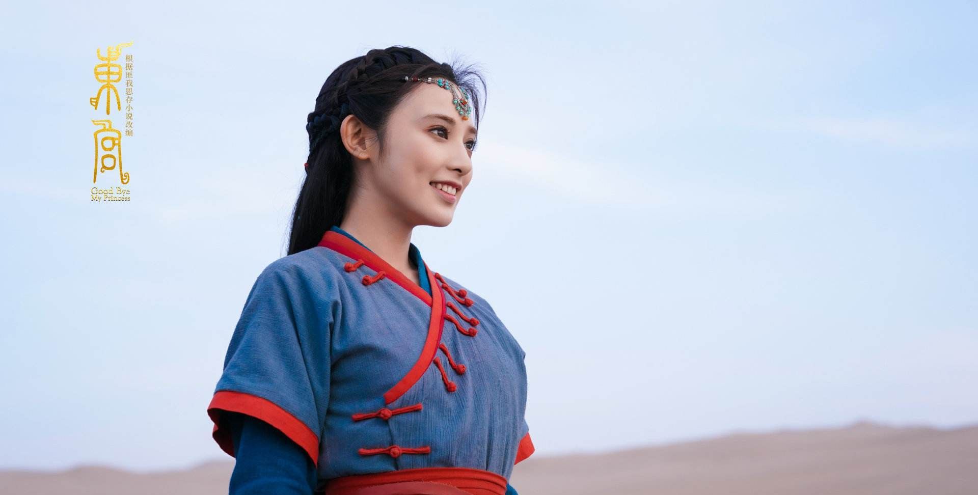 小枫侍女"阿渡"饰演者娜吉玛,笑容灿烂迷人,街拍成时尚达人!