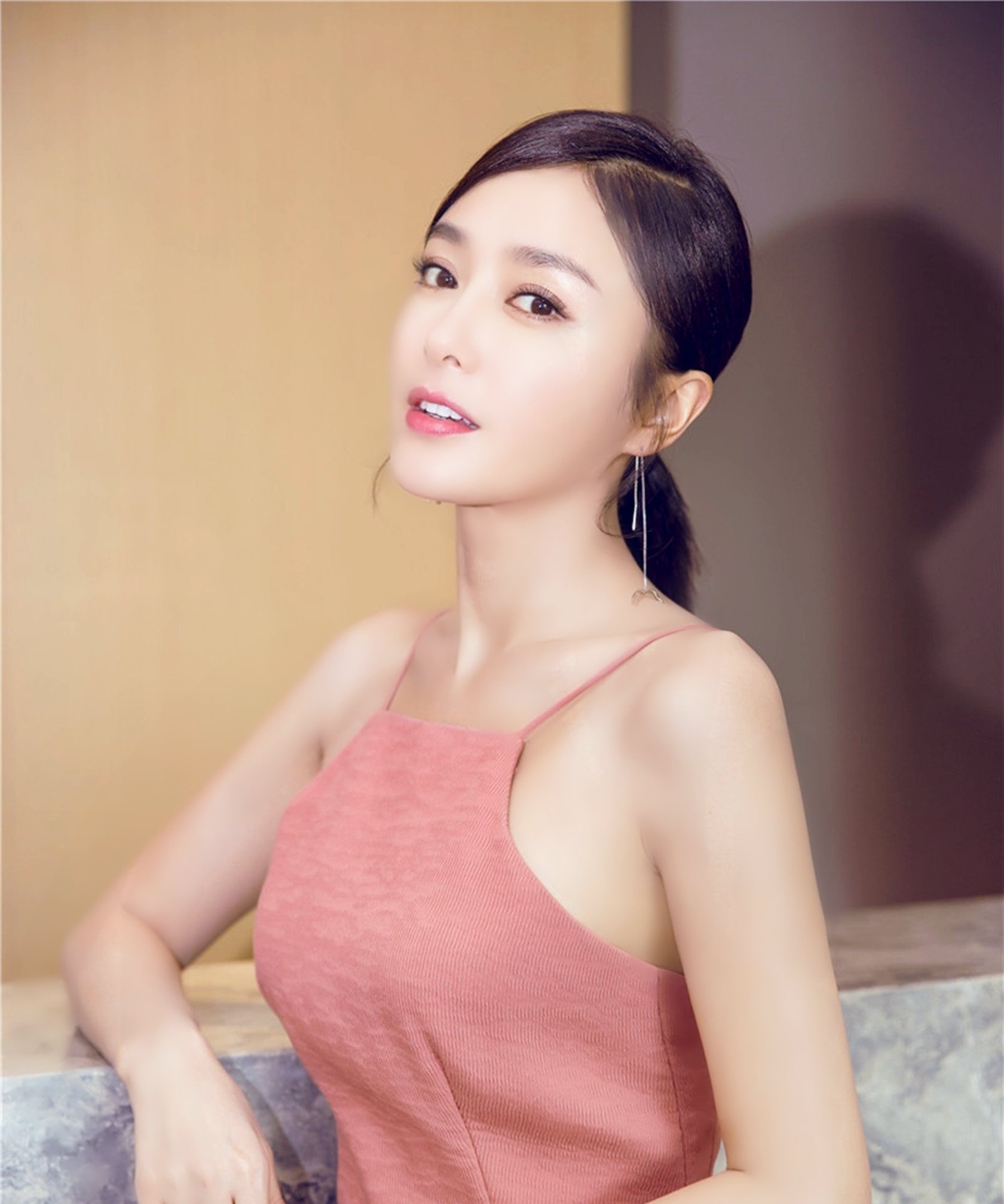 那温情可爱的青春艳丽美姑娘那温情可爱的青春艳丽美姑娘那温情可爱的