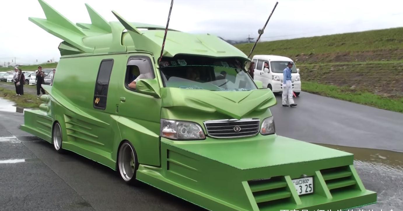 车主砸35万改装面包车,外观改成"怪兽",下坡那一刻尴尬了!