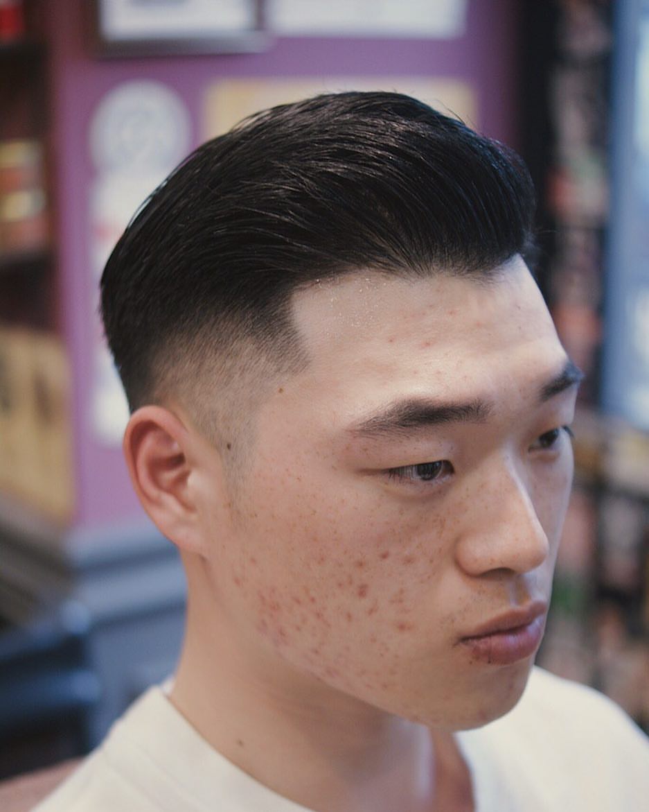 型男经典复古后背头今年很流行