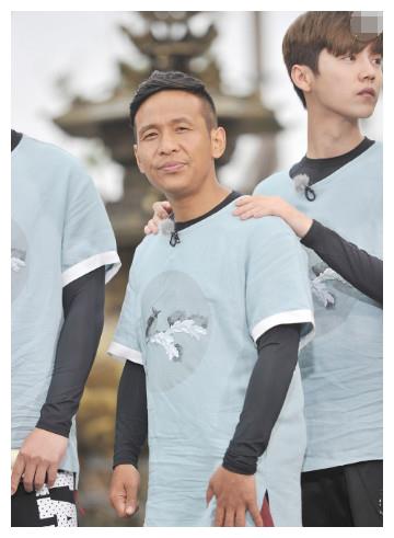 鹿晗模仿宋小宝招牌动作,网友:你瞅瞅你俩那个损色!