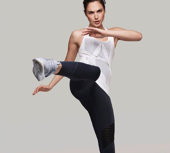 盖尔·加朵 最新写真释出,健身运动风