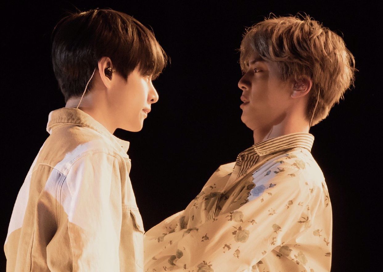 防弹少年团:围巾vjincp放大招!近期演唱会甜蜜对视还要抱抱!