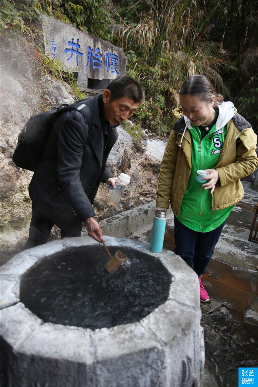 腾冲有个怀胎井,据说喝过井水能怀孕,为不孕妇女带来福音